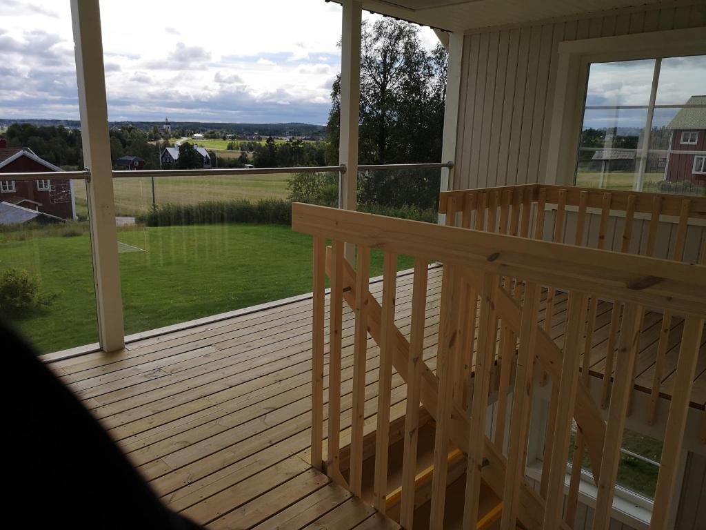 Balkón nebo terasa v ubytování Djurstagården Hälsingegård