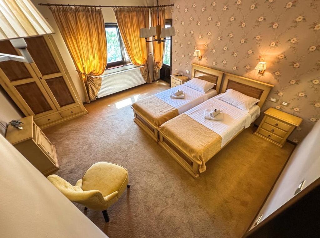 Postel nebo postele na pokoji v ubytování Pensiunea Casa Mircea & Restaurant