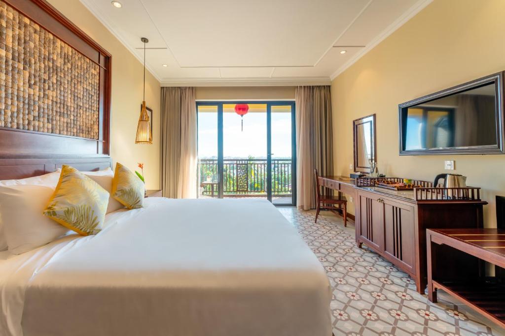 Deluxe Pool View with Balcony