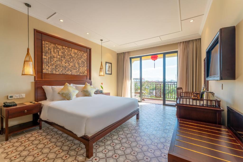 Deluxe Pool View with Balcony