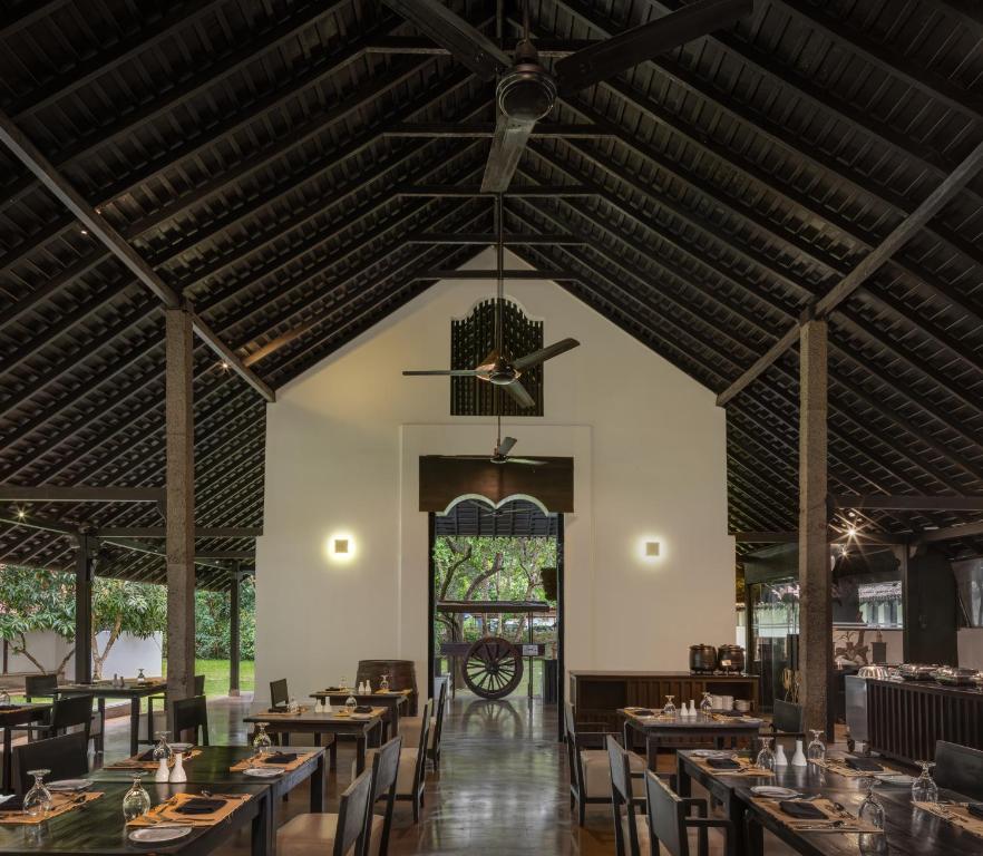 Restaurace v ubytování SigiriyaJungles Resort & Spa