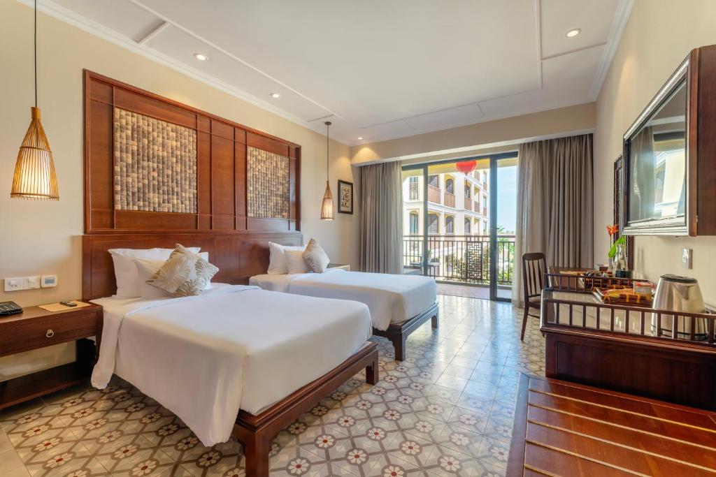 Deluxe Pool View with Balcony