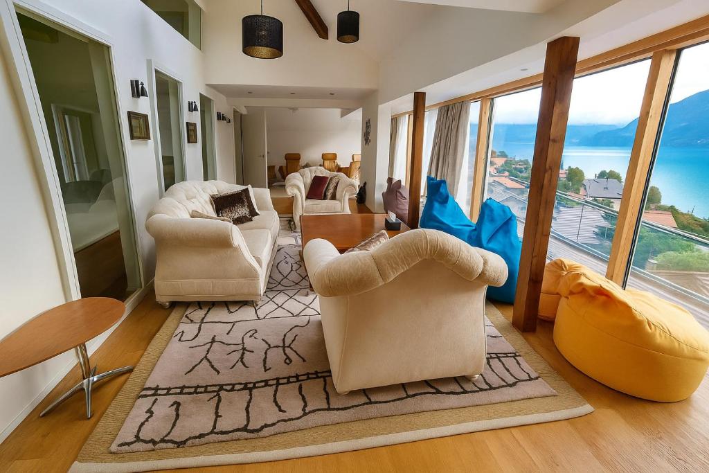 Posezení v ubytování Hotel Lakeview bei Interlaken