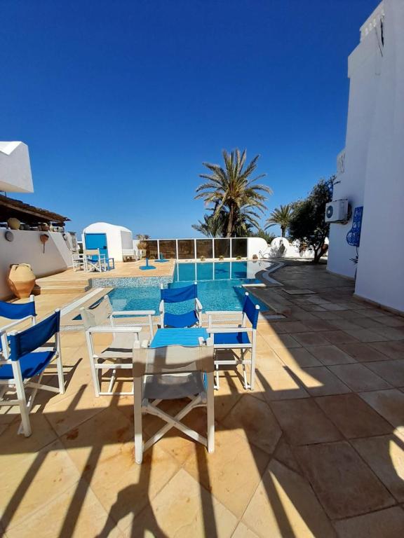 Bazén v ubytování maison d hôte rêve de désert jerba nebo v jeho okolí
