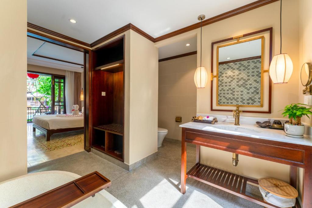 Ahoy Suite Pool View with Private Outdoor Shower