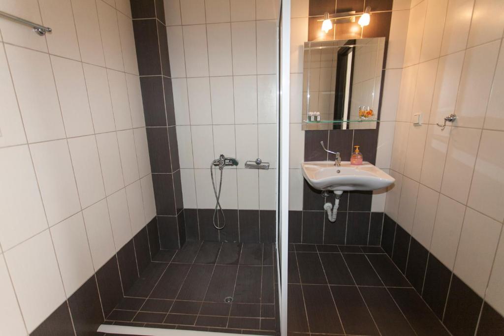 Koupelna v ubytování Siarbas Hotel