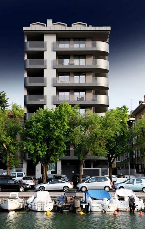 Budova, kde se aparthotel nachází