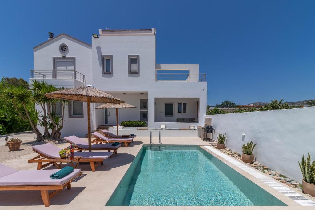 Bazén v ubytování Summer Dream Villa nebo v jeho okolí