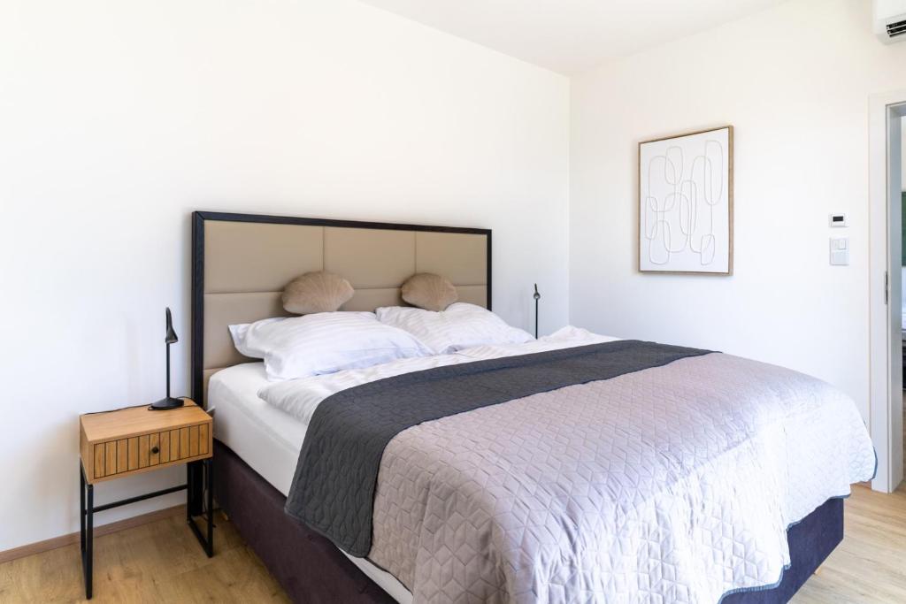 Postel nebo postele na pokoji v ubytování SOLARIS APARTMÁNY Pálava