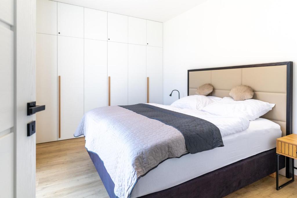 Postel nebo postele na pokoji v ubytování SOLARIS APARTMÁNY Pálava