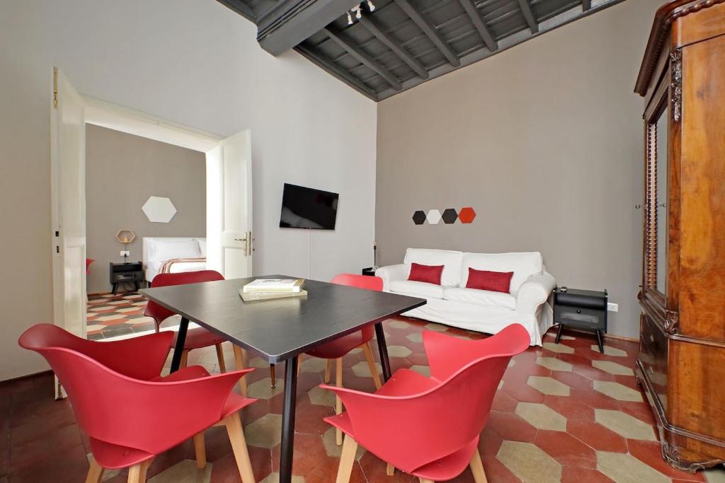Pantheon Authentic and Modern Apartment