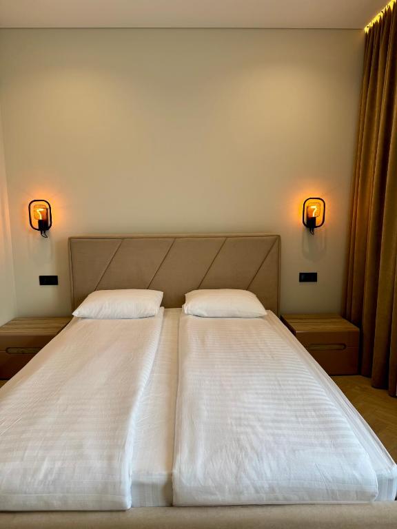 two beds sitting next to each other in a bedroom at Апартаменти Перемоги 1 in Mukacheve