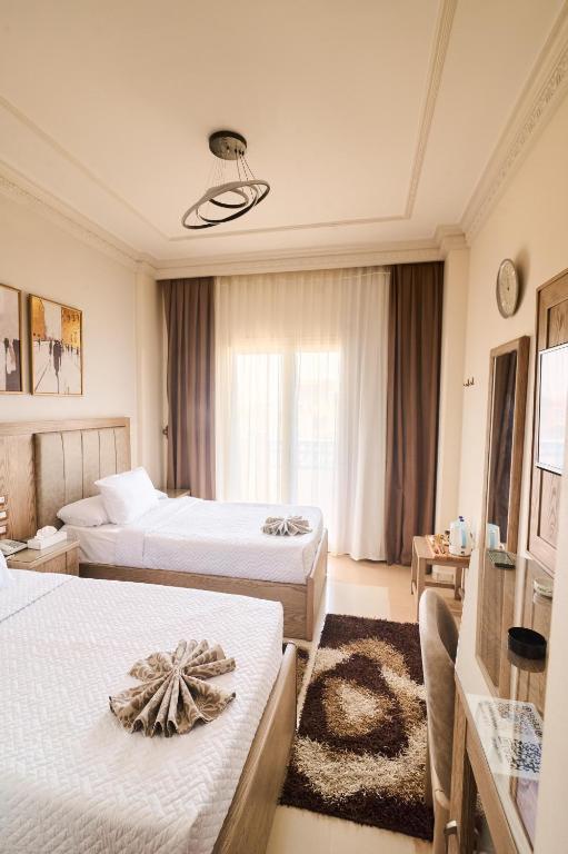 Postel nebo postele na pokoji v ubytování Teba Hotel Ras Elbar