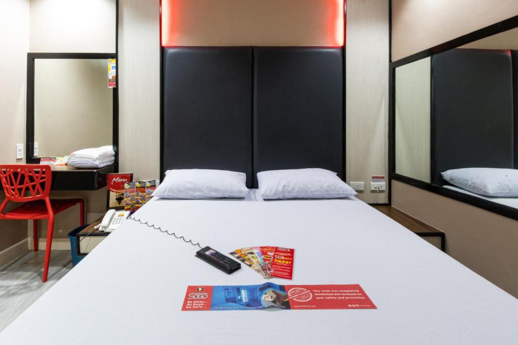 Postel nebo postele na pokoji v ubytování Hotel Sogo Alabang Rotonda