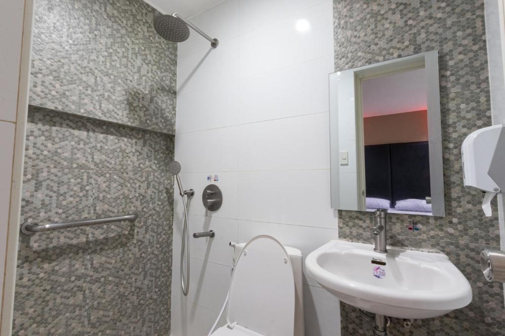 Koupelna v ubytování Hotel Sogo Alabang Rotonda