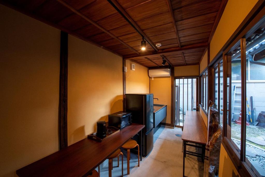 TV a/nebo společenská místnost v ubytování Miyajima Guest House Mikuniya