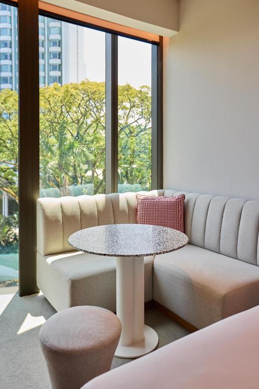 Khu vực ghế ngồi tại The Standard, Singapore