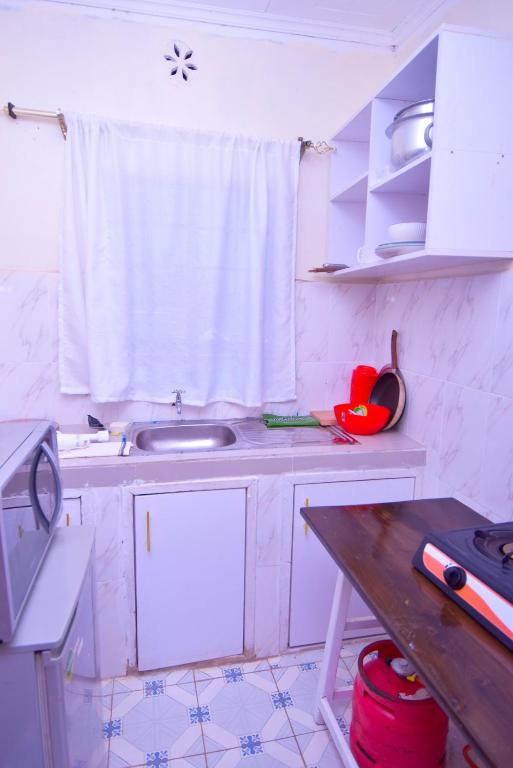 Kuchyň nebo kuchyňský kout v ubytování Linet's apartment