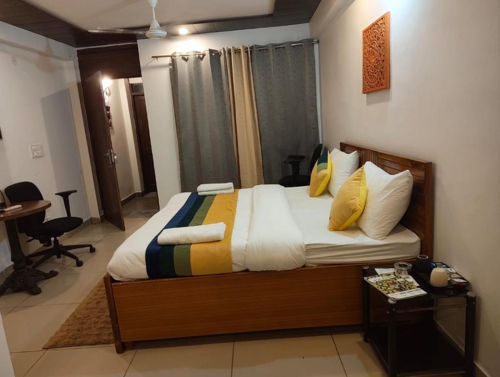 Postel nebo postele na pokoji v ubytování Hotel C 5 Hauz Khas