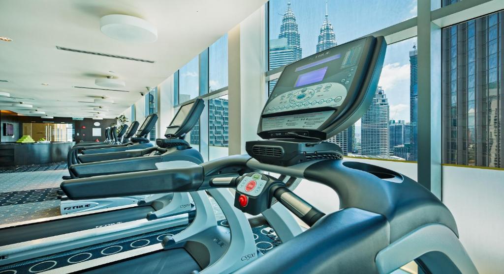 Fitness centrum a/nebo fitness zařízení v ubytování Impiana KLCC Hotel