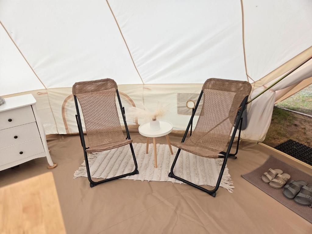 Posezení v ubytování Tipi Jurte Zelt in der Seenplatte