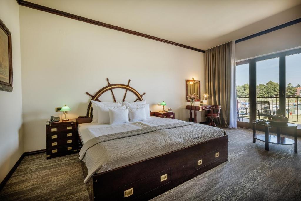 Postel nebo postele na pokoji v ubytování Boutique Hotel Nautica - SPA & wellness, FREE Parking, Pet friendly