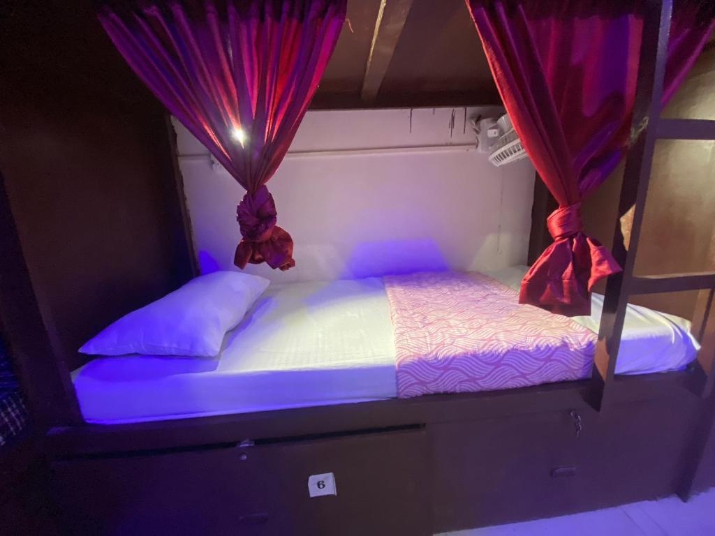 Ένα ή περισσότερα κρεβάτια σε δωμάτιο στο Cozy Inn Hostel