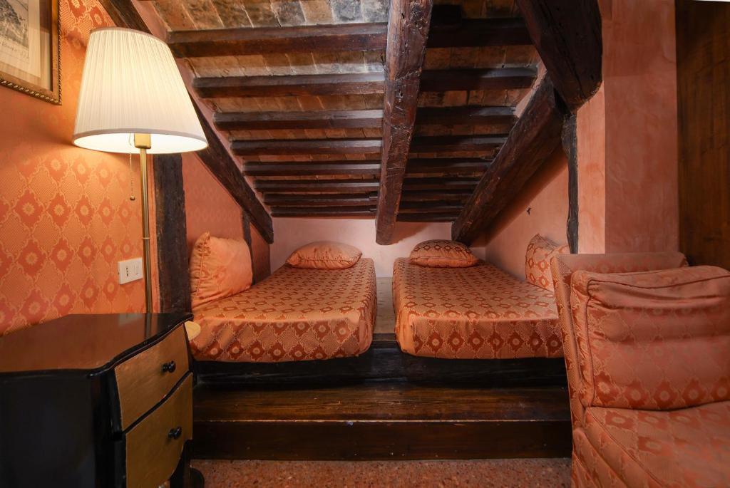 Posedenie v ubytovaní Locanda Antica Venezia