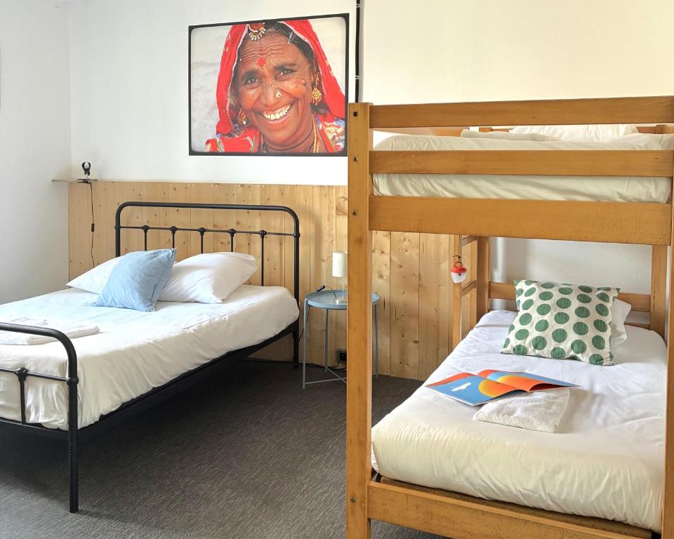 LES BAIGNEURS - Quadruple Room With Private Bathroom