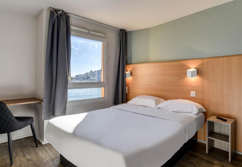 Postel nebo postele na pokoji v ubytování B&B HOTEL Sète Centre Gare