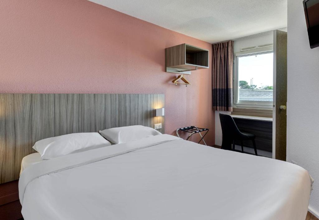 Postel nebo postele na pokoji v ubytování B&B HOTEL Sète Centre Gare