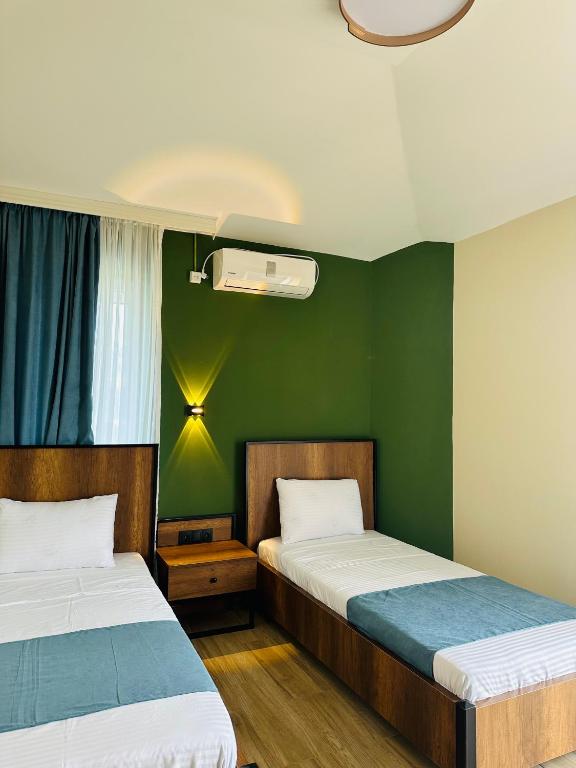 Postel nebo postele na pokoji v ubytování Hotel albatros shekvetili