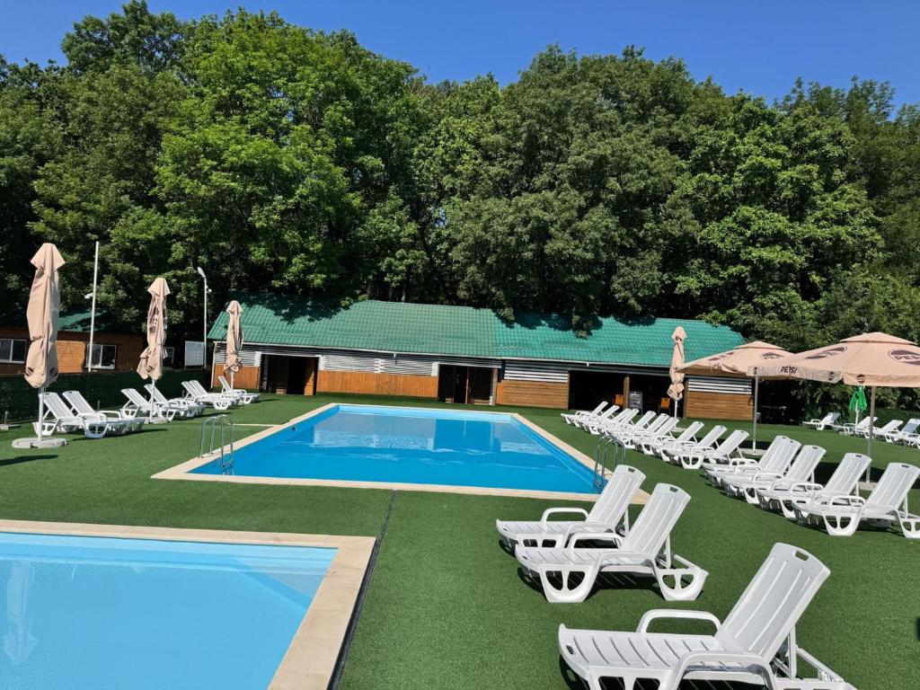 Bazén v ubytování Hotel Doi Haiduci nebo v jeho okolí