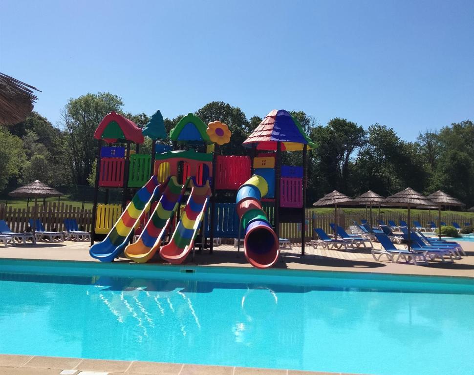 Foto dalla galleria di Camping paradis du Quinquis - MH 3 chambres a Clohars-Carnoët