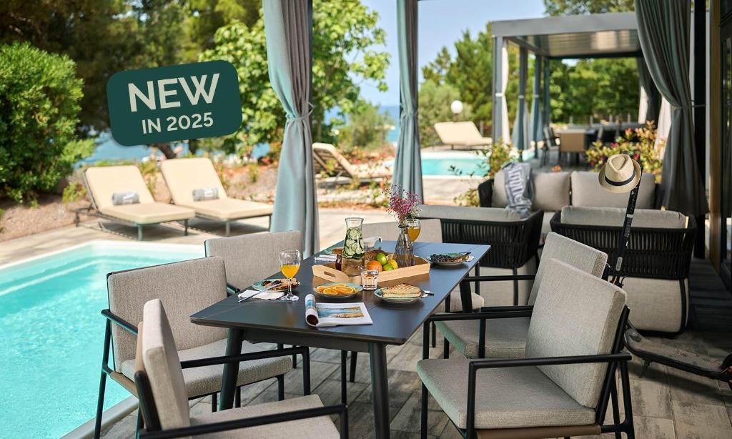 Bazén v ubytování Aminess Style Glamping Villas & Holiday Homes Atea nebo v jeho okolí