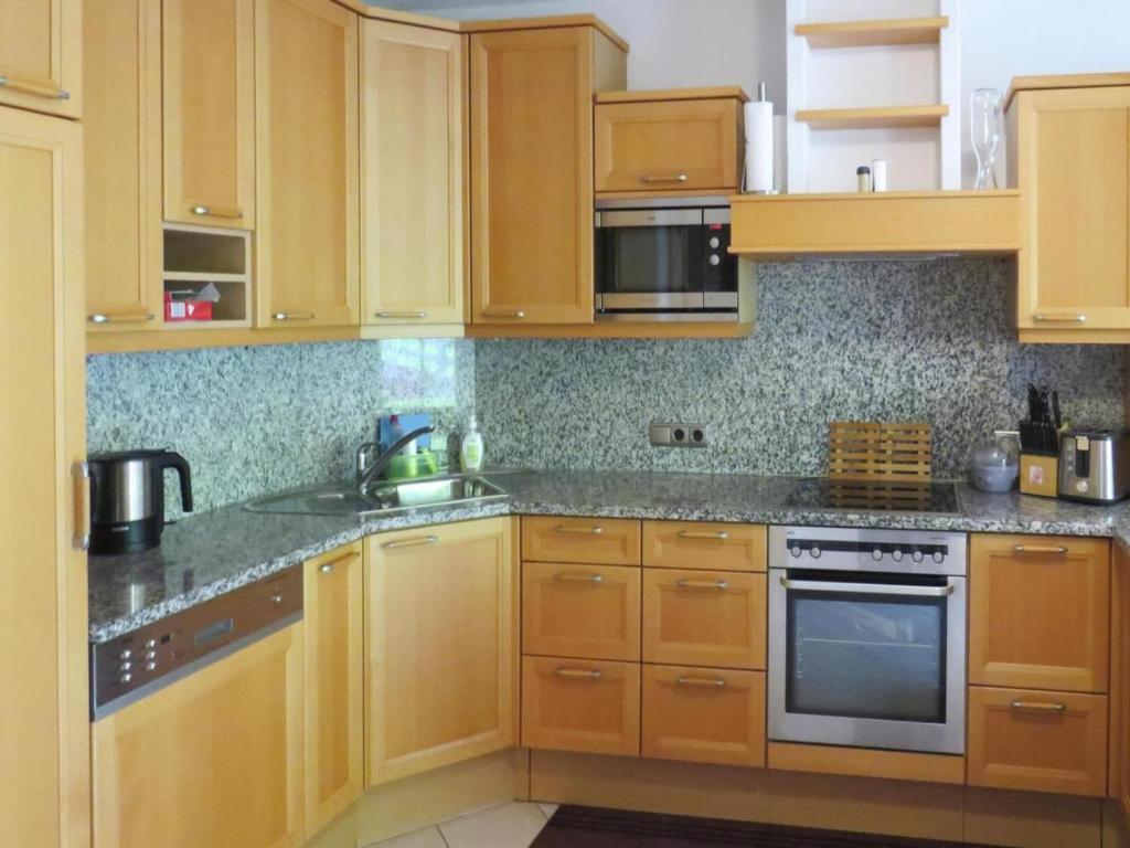 A kitchen or kitchenette at holiday home Emberger, Fügen
