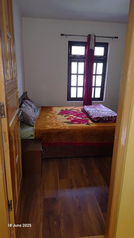 Postel nebo postele na pokoji v ubytování Aditya homestay