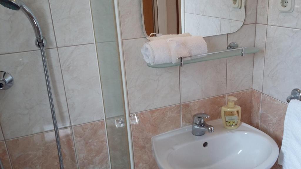 Ванная комната в Apartments & Room Marina View