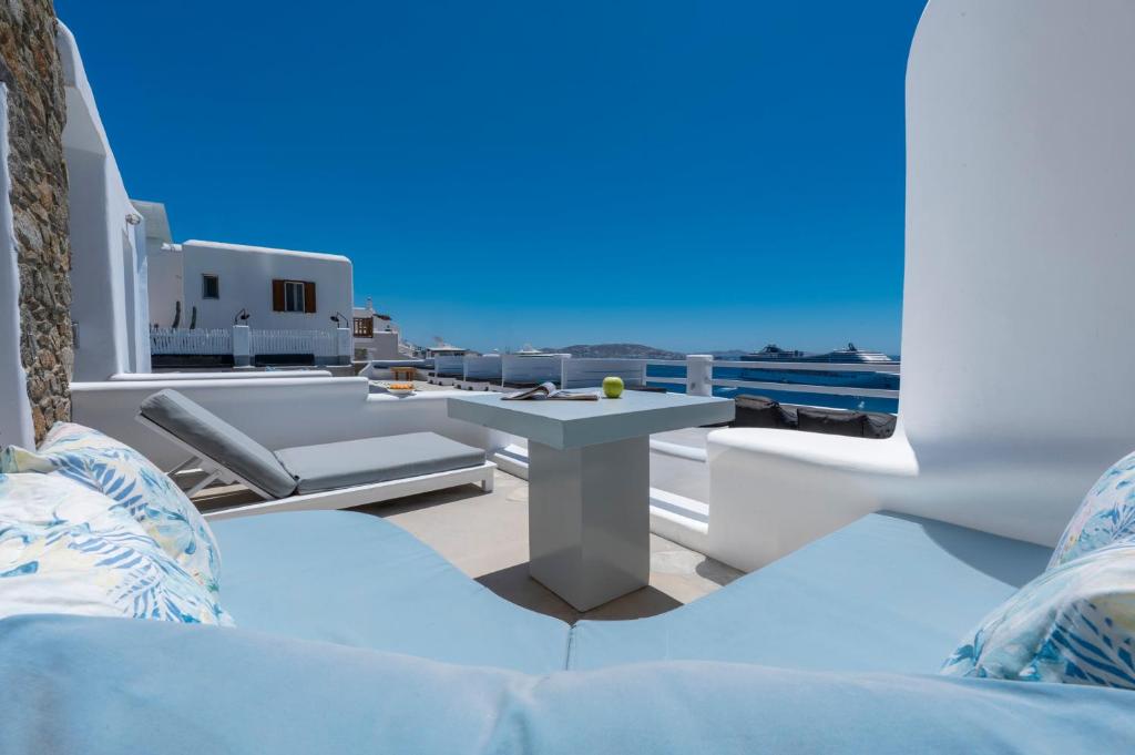 Posezení v ubytování Flaskos Luxury Suites
