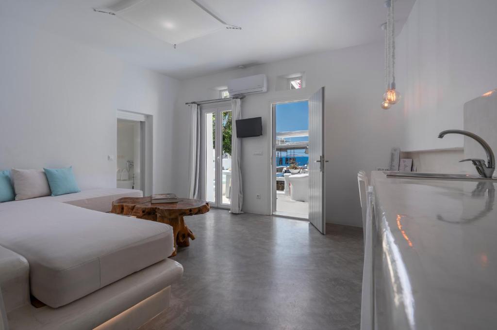 Kuchyň nebo kuchyňský kout v ubytování Flaskos Luxury Suites