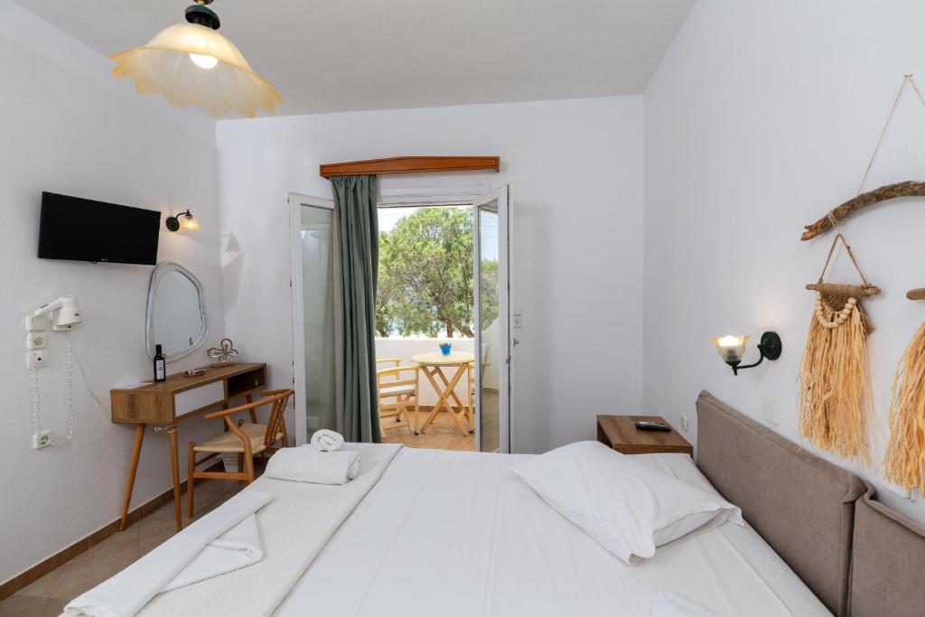 Postel nebo postele na pokoji v ubytování Akteon Hotel