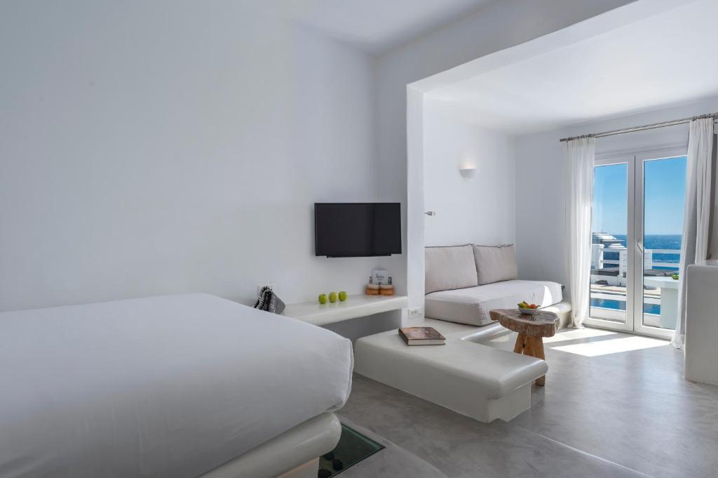 Flaskos Luxury Suites - 17