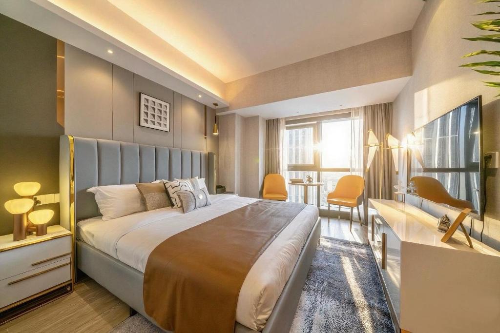 Postel nebo postele na pokoji v ubytování Yomanjoo City View Hotel - Shenzhen Nanshan Coastal City Flagship Store