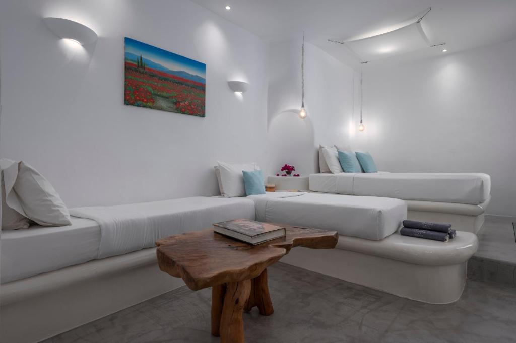 Flaskos Luxury Suites - 19