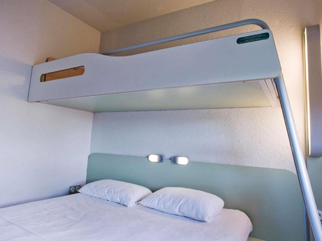 Postel nebo postele na pokoji v ubytování ibis Budget Beaune