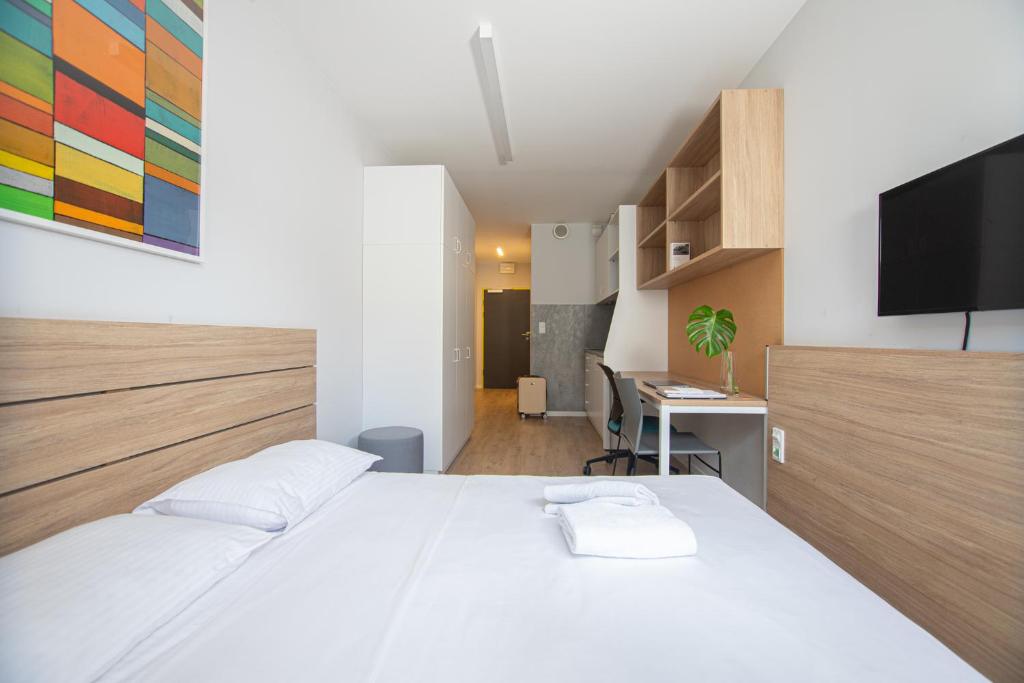 Posteľ alebo postele v izbe v ubytovaní Apartamenty Collegia