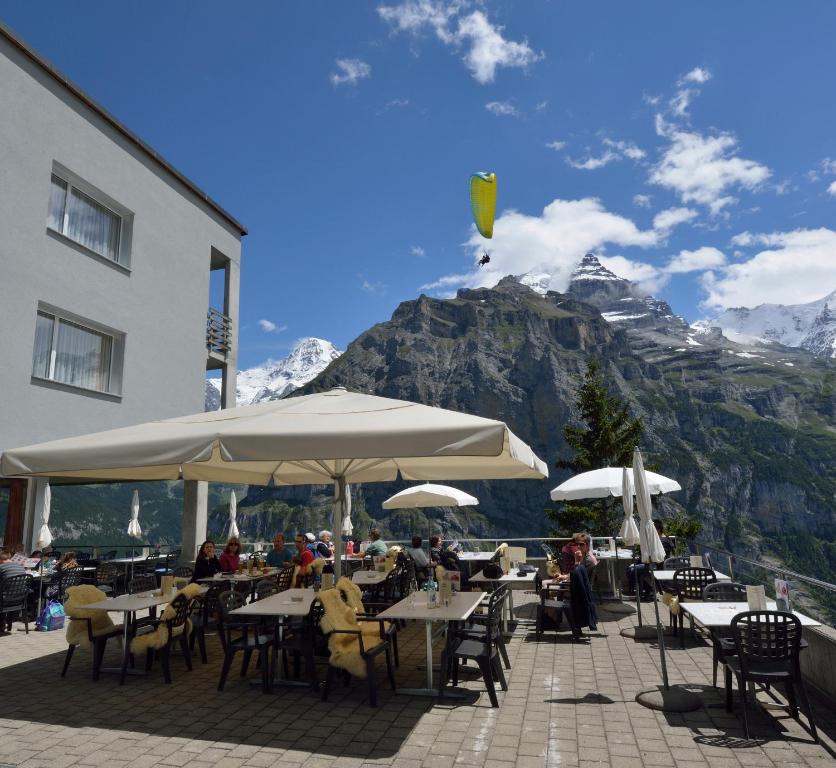 Panoramic hotel in Mürren with terrace and views of the Swiss Alps