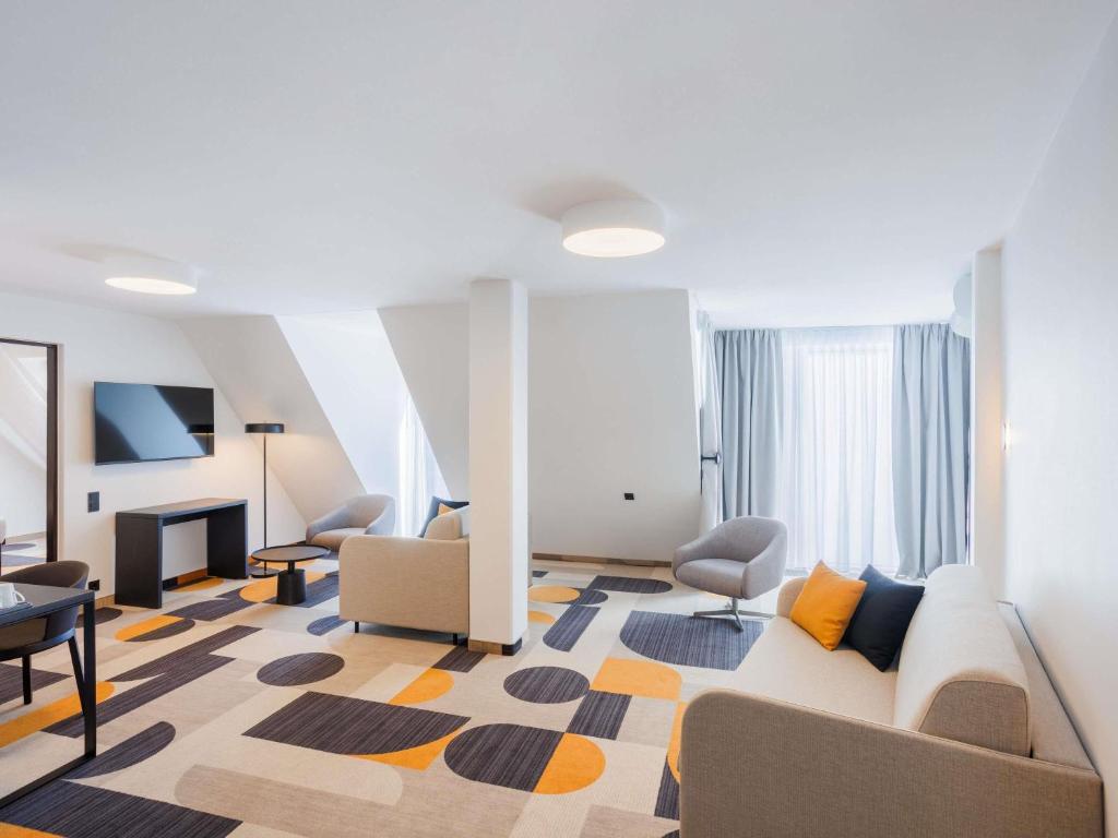 Istumisnurk majutusasutuses Ibis Styles Tallinn