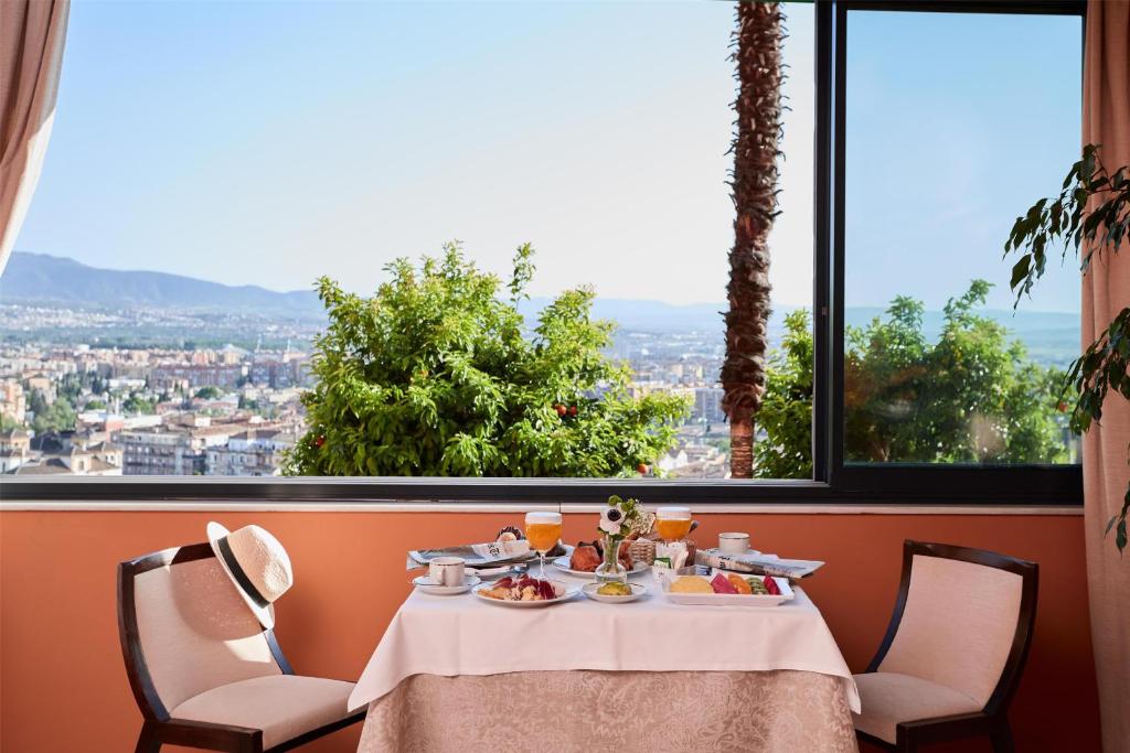 Alhambra Palace Hotel - Resim 35