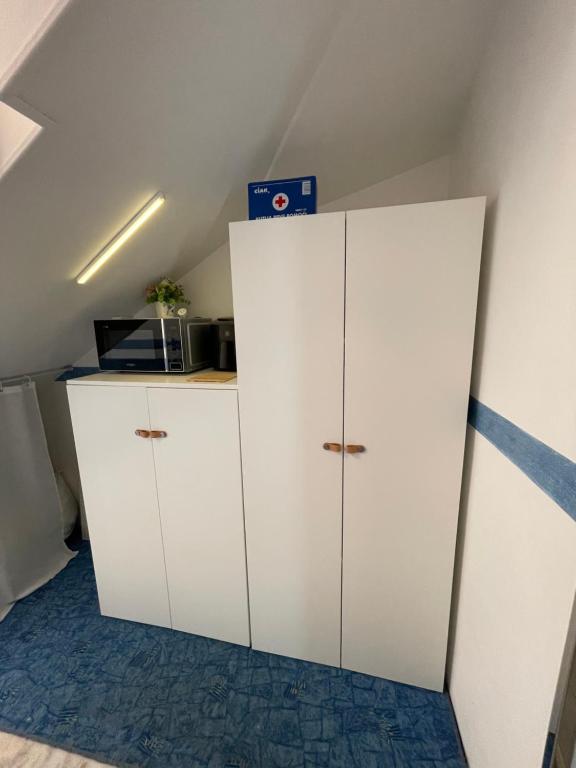 Kuchyň nebo kuchyňský kout v ubytování Apartmens and Rooms Madunic V
